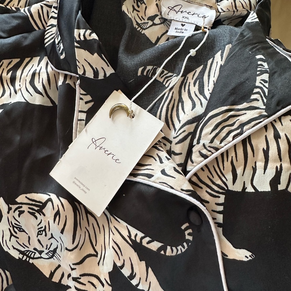 Averie Pajama set with bag- XXL - NWT